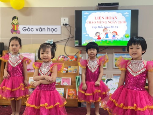 Hoạt động chào mừng ngày phụ nữ Việt Nam 20/10 của các bé lớp C4