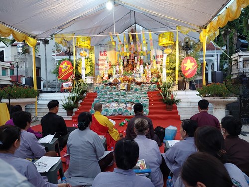 Lễ cầu siêu, thắp nến tri ân các anh hùng liệt sĩ phường Đức Giang