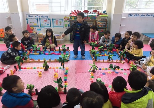 Giáo viên lớp mẫu giáo nhỡ B2 tổ chức tốt trò chơi xây dựng nhằm phát huy được tính tích cực, chủ động, sáng tạo của trẻ.