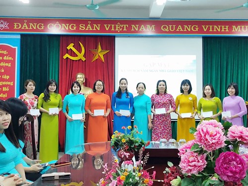 Mít tinh chào mừng ngày nhà giáo Việt Nam 20-11