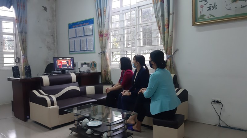 Tham dự học trực tuyến  Ngày pháp luật nước Cộng hoà XHCN Việt Nam  trong ngành Giáo dục và Đào tạo năm 2021