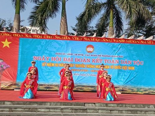 Trường MN Giang Biên tham dự ngày hội đại đoàn kết toàn dân tộc
