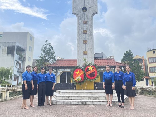 Chi đoàn Trường mầm non Giang Biên tri ân kỉ niệm 75 năm ngày thương binh liệt sĩ
