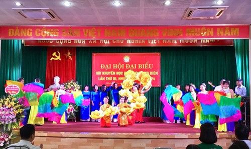 Trường mầm non Giang Biên tham gia biểu diễn văn nghệ tại Phường Giang Biên