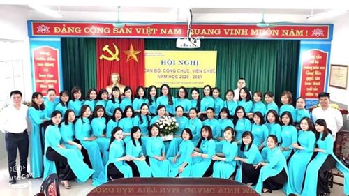 Tập thể CBGVNV Trường mầm non Giang Biên - Hưởng ứng  Tuần lễ áo dài 
