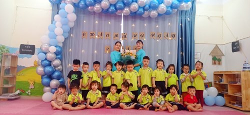 Các bạn lớp MGB C2 chào đón 40 năm tri ân ngày nhà giáo Việt Nam