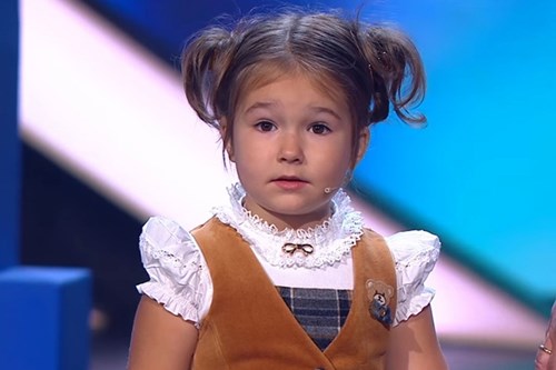 Cô bé 4 tuổi người Nga thông thạo đến 7 thứ tiếng