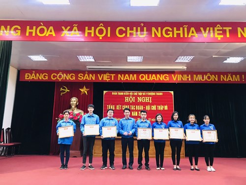 Chi đoàn trường mầm non Gia Quất nhận bằng khen của Ủy ban liên hiệp thanh niên Việt Nam Quận Long Biên