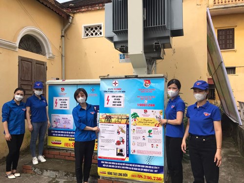 Chi đoàn mầm non Gia Quất tham gia hỗ trợ Khánh thành công trình “Tủ điện văn minh” trên các tuyến đường của phường Thượng Thanh và trên địa bàn quận Long Biên