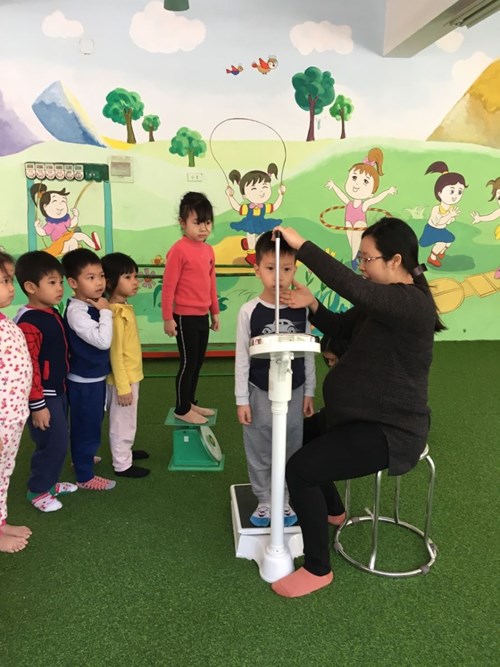 Trường mầm non Gia Thượng tổ chức cân đo sức khoẻ lần 2 cho trẻ