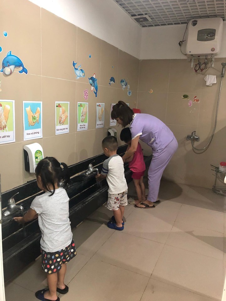 Cùng các bạn nhỏ lớp MGB C2 học cách rửa tay đúng cách!