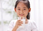 Chọn sữa tươi cho bé an toàn đầy đủ dưỡng chất cần thiết