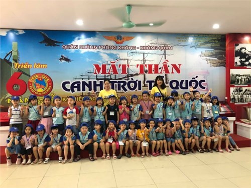 Chuyến tham quan thú vị và bổ ích tại Bảo tàng phòng không không quân và Nhà hát múa rối Việt Nam của các bé lớp MGL A1 trường mầm non Gia Thượng.