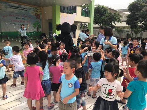 Cùng các bạn lớp MGN B3 tham gia ngày hội bong bóng- Chào đón các bé tới trường sau kì nghỉ hè