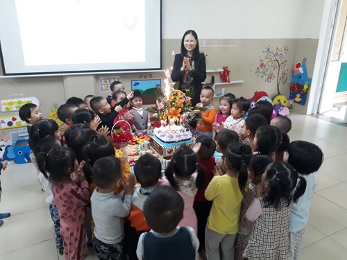 Cùng vui ngày phụ nữ Việt Nam 20 tháng 10 năm 2020 với các bé lớp C3 nhé