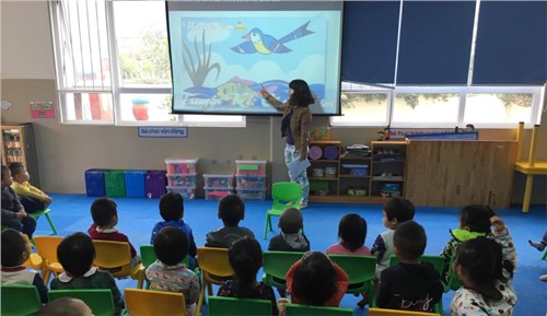 Cùng lớp nhà trẻ D2 học câu truyện:   Chim và cá 