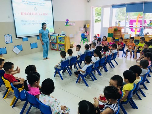 KPXH: Cô giáo và các bạn lớp bé