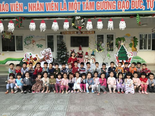 Các bạn nhỏ lớp MGN B4 vui mừng chào đón Noel 2019