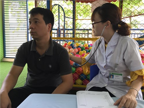 Trường mầm non Gia Thượng tổ chức khám sức khoẻ định kì cho cán bộ giáo viên, nhân viên nhà trường