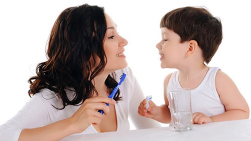 Khi nào mẹ cần bắt đầu chăm sóc răng cho trẻ?