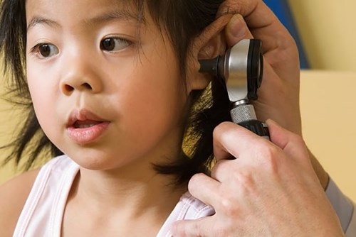 Bệnh viêm tai giữa ở trẻ nhỏ: nguyên nhân, triệu chứng, điều trị và cách phòng tránh bệnh