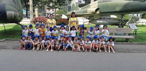 Cùng các bé lớp MGB C4 tham quan Bảo tàng Phòng không-không quân và Rạp mùa rối cạn nhé!