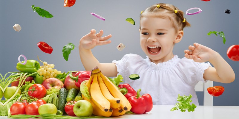 Những thực phẩm ưu tiên cho bé trong mùa hè