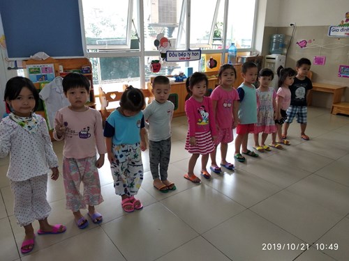 Các bé MGN B1 cùng tham gia hội thi GVG cấp trường  Dạy trẻ ghép đôi  do cô Phạm Thị Thảnh tổ chức.