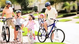 Hình ảnh: Bố mẹ dạy bé tập đi xe đạp