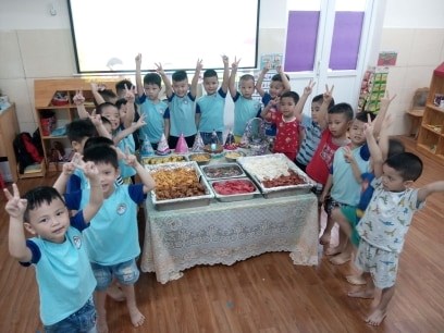  Tiệc buffet của bé lớp MGN B5