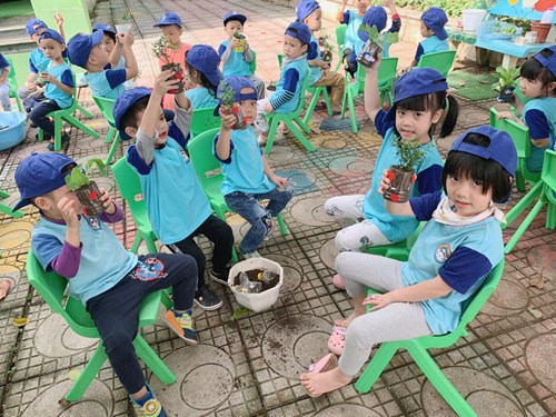 Tham gia Lễ hội Trồng cây cùng các bé lớp MGN B5