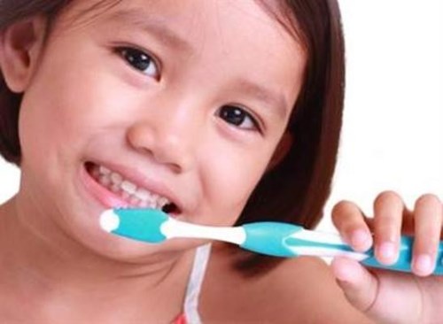 Những nguyên nhân gây sâu răng cho bé không phải là bánh kẹo