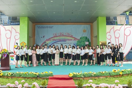 Hoạt động chào mừng 38 năm ngày Nhà giáo Việt Nam 20/11 của các bé lớp MGL A1
