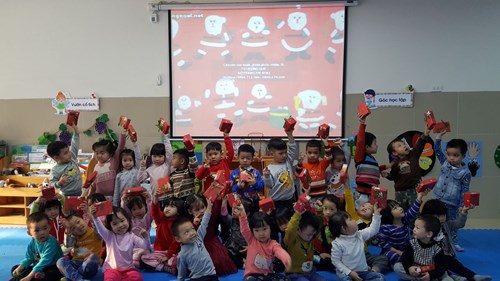 Giáng sinh vui vẻ bên các bạn lớp MGB- C4 của trường Mầm non Gia Thượng.