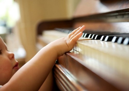 Biến âm nhạc trở thành một phần cuộc sống của bé: