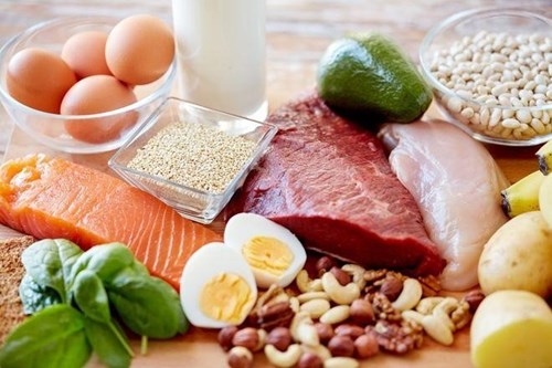 Đảm bảo chế độ ăn hàng ngày đầy đủ các nhóm chất dinh dưỡng cần thiết