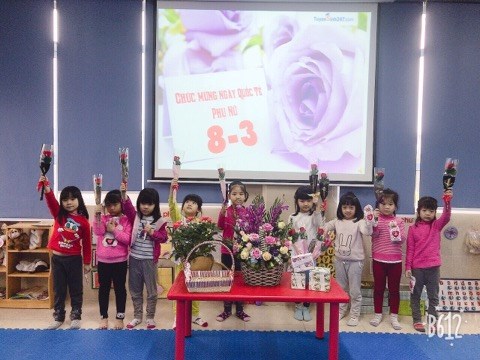  Ngày Quốc tế Phụ Nữ 8/3  của các bé lớp MGL A5!