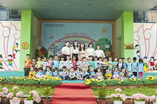 Cùng các bé lớp MGB - C3, tham dự lễ kỷ niệm ngày nhà giáo Việt Nam 20/11.