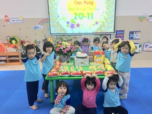 Cùng các bé lớp MGB C2 chào mừng ngày Nhà giáo Việt Nam 20/11!