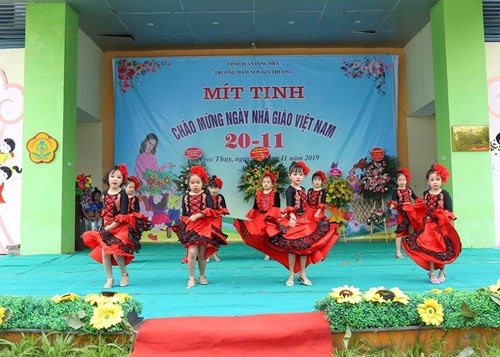Các bé lớp MGL-A5 với hoạt động chào mừng ngày Nhà giáo Việt Nam 20/11