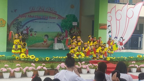 Hoạt động chào mừng ngày Nhà giáo Việt Nam 20 - 11 của cô trò lớp MGL - A5