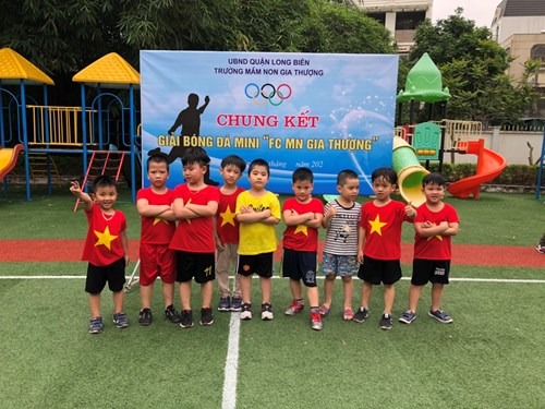 Các bé lớp MGL-A5 với hoạt động bóng đá mini - Giải FC - MN Gia Thượng