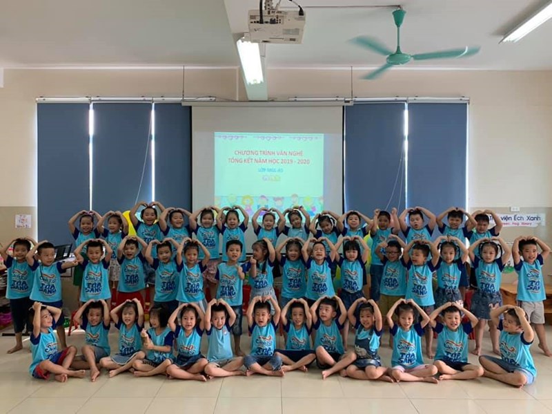 Các bé lớp MGL- A5 với Liên hoan và tặng quà tổng kết cuối năm học 2019 - 2020