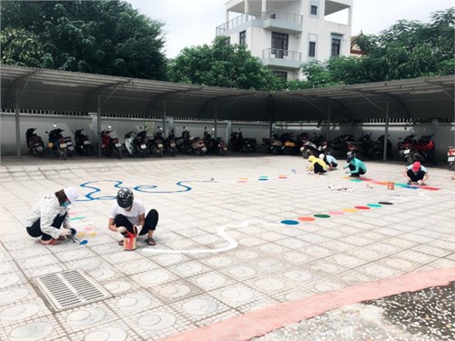 Món quà của các cô giáo tặng các bé nhân Trung Thu 2017: Khu trò chơi thể chất trên sân trường