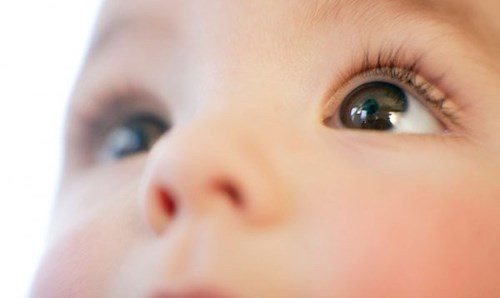 Cảnh giác với những dấu hiệu lạ ở mắt trẻ