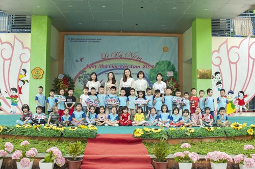 Lớp MGN B1 trường mầm non Gia Thượng háo hức vui mừng trong ngày Nhà giáo Việt Nam.