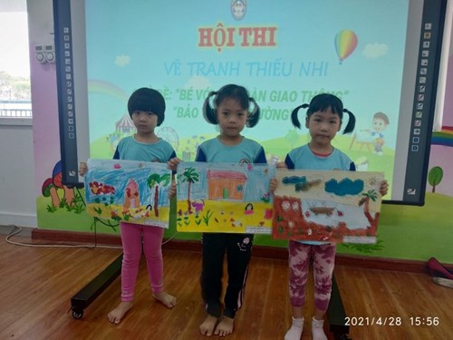 Các bé lớp B1 tham gia hội thi  Vẽ tranh thiếu nhi  do trường mầm non Gia Thượng tổ chức.