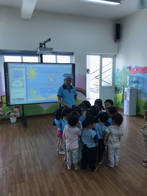 Các bé lớp NT D1 tham gia hội giảng chào mừng ngày Nhà giáo Việt Nam 20 -11