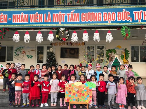 Cùng các bạn lớp MGB - C3 tham dự lễ hội Noel Trường mầm non Gia Thượng nhé !