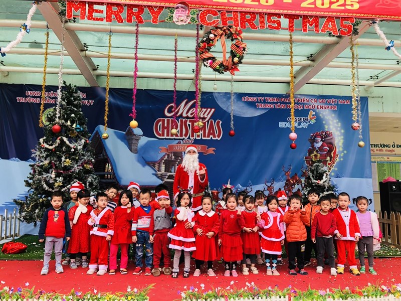 Trường mầm non Gia Thụy tổ chức chương trình Bé vui đón Noel